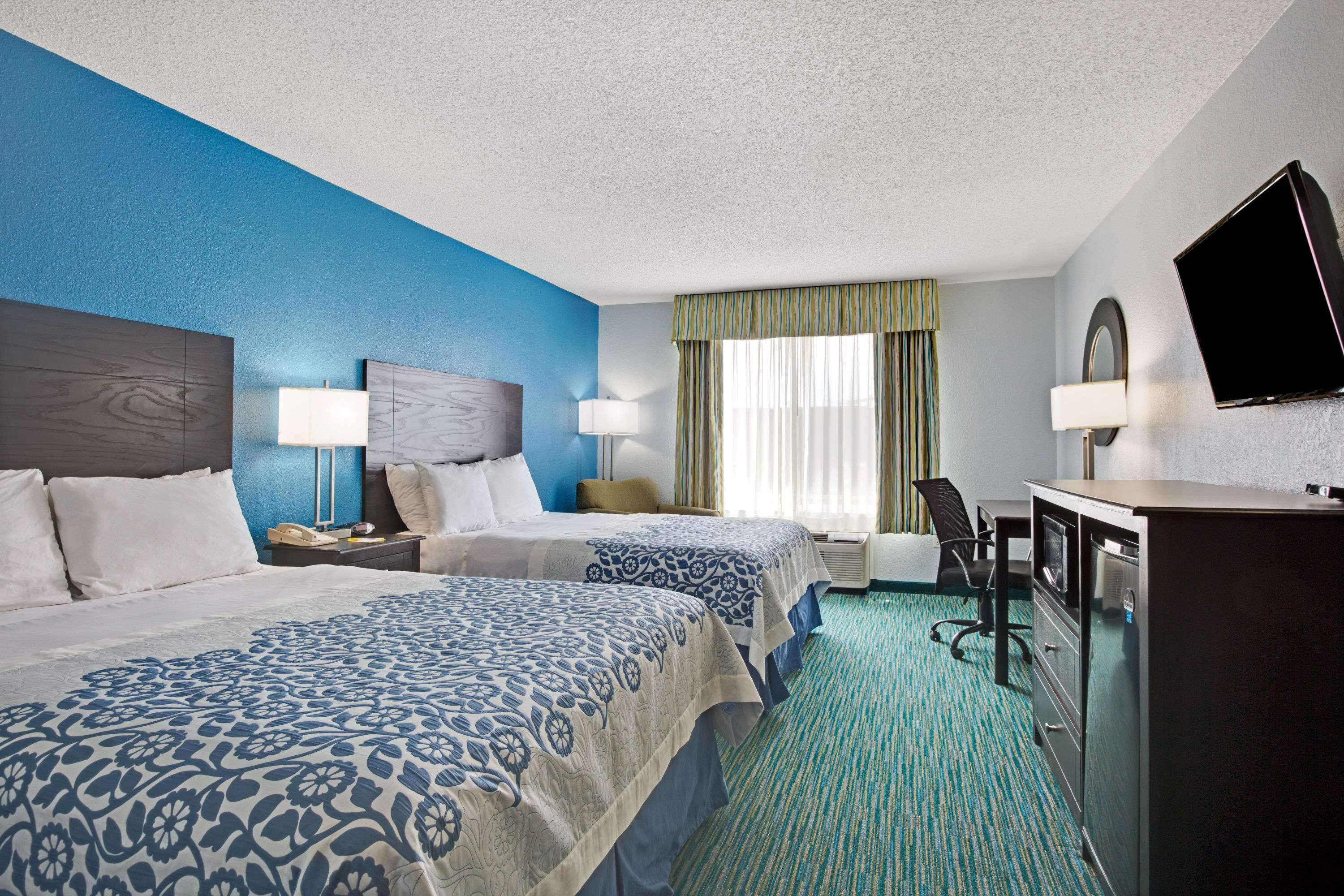 Days Inn By Wyndham Dallas Garland West מראה חיצוני תמונה