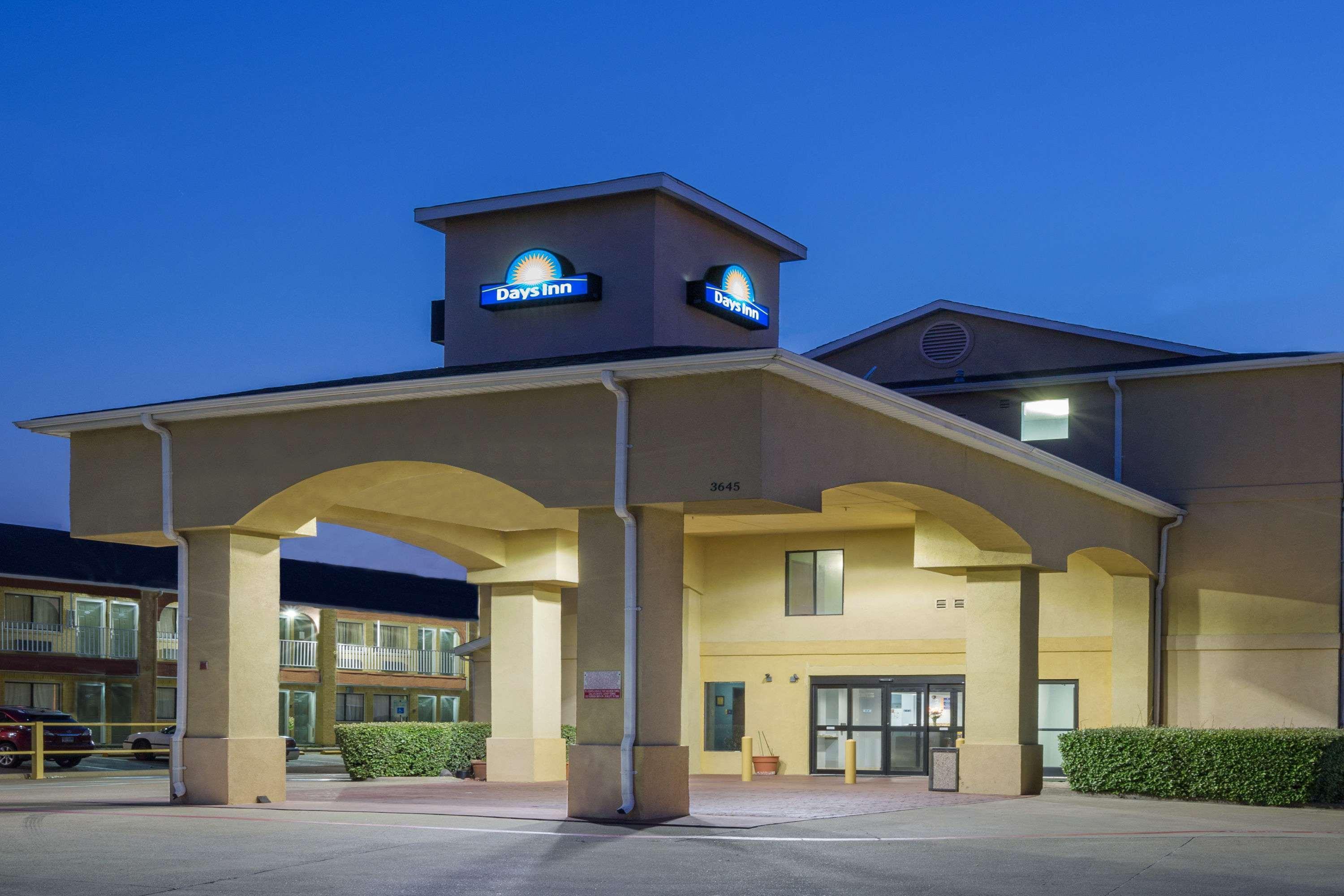 Days Inn By Wyndham Dallas Garland West מראה חיצוני תמונה