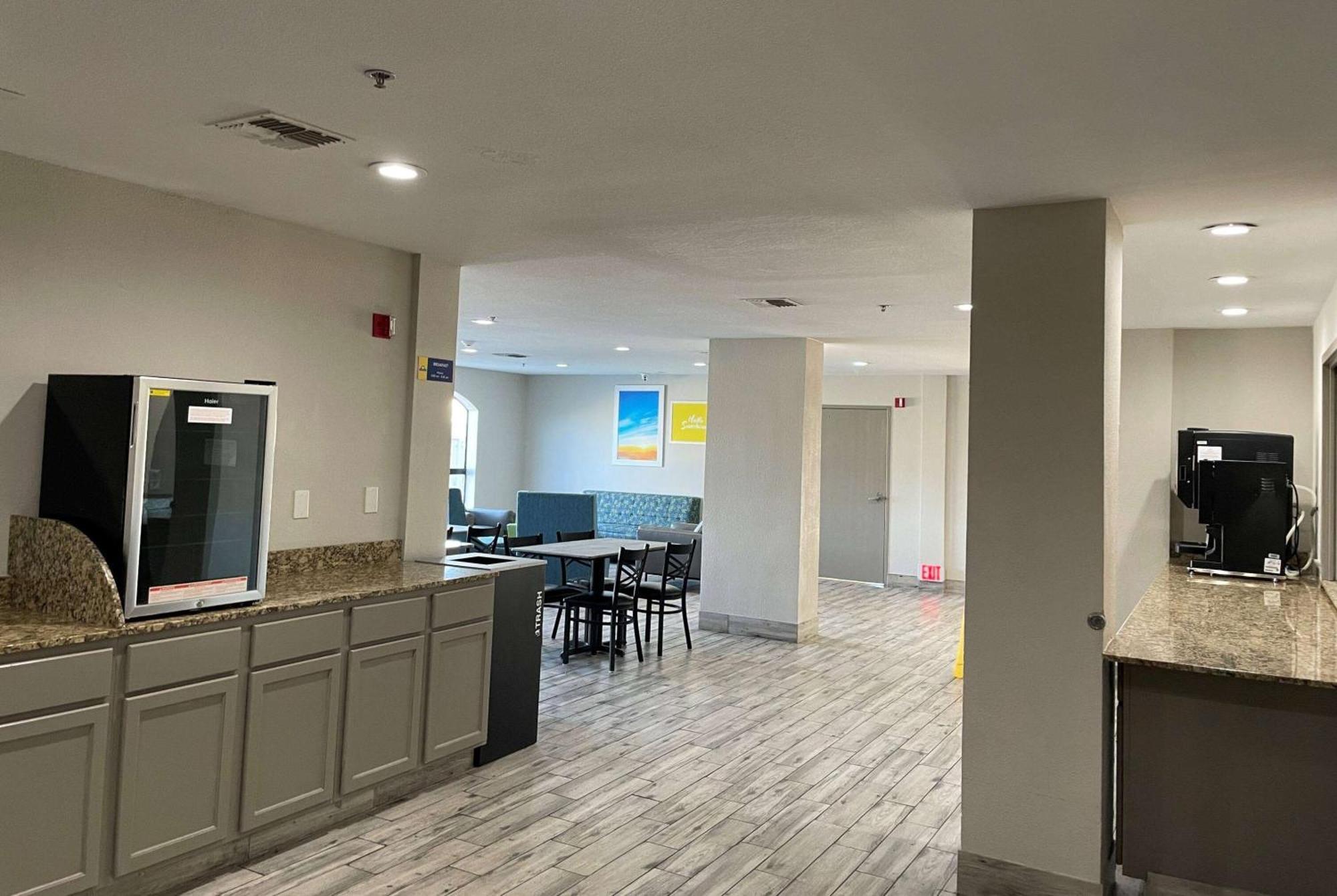 Days Inn By Wyndham Dallas Garland West מראה חיצוני תמונה