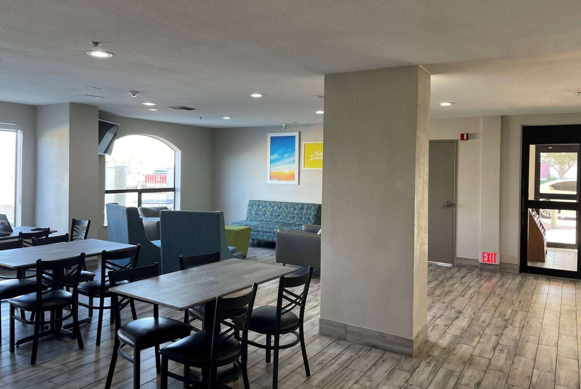 Days Inn By Wyndham Dallas Garland West מראה חיצוני תמונה