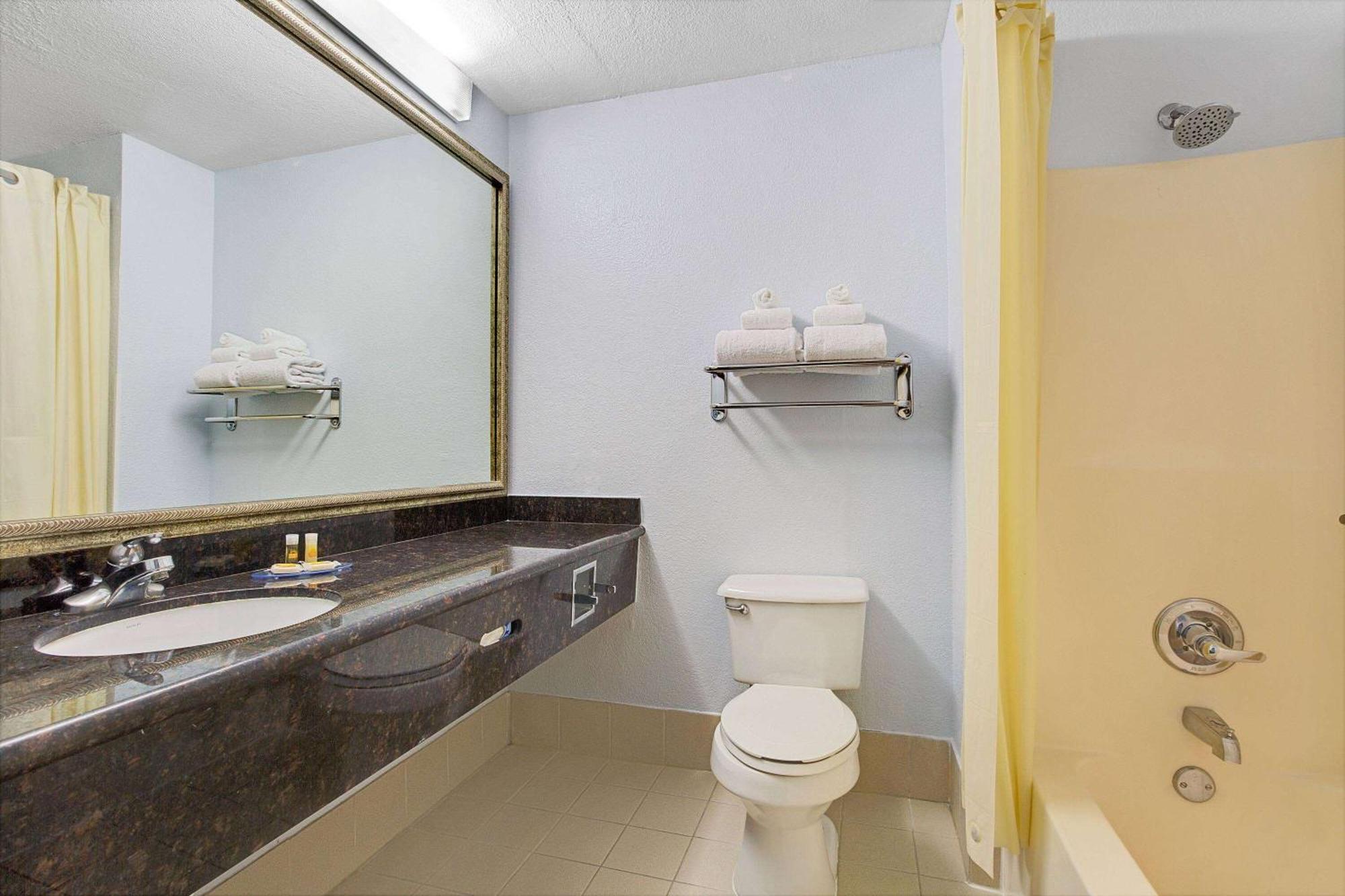 Days Inn By Wyndham Dallas Garland West מראה חיצוני תמונה