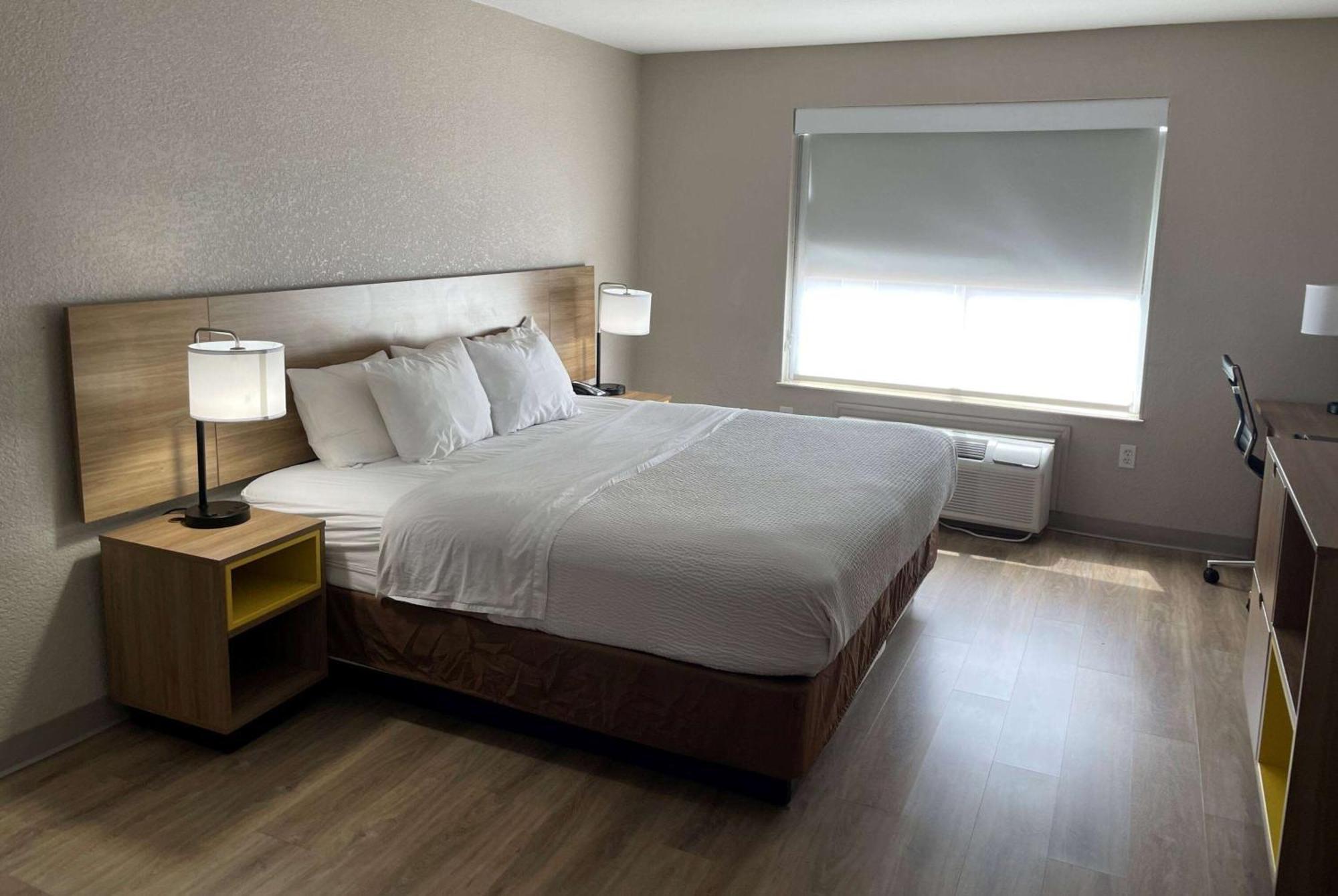 Days Inn By Wyndham Dallas Garland West מראה חיצוני תמונה