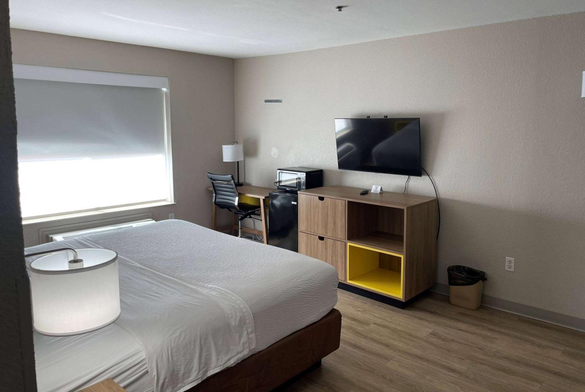 Days Inn By Wyndham Dallas Garland West מראה חיצוני תמונה