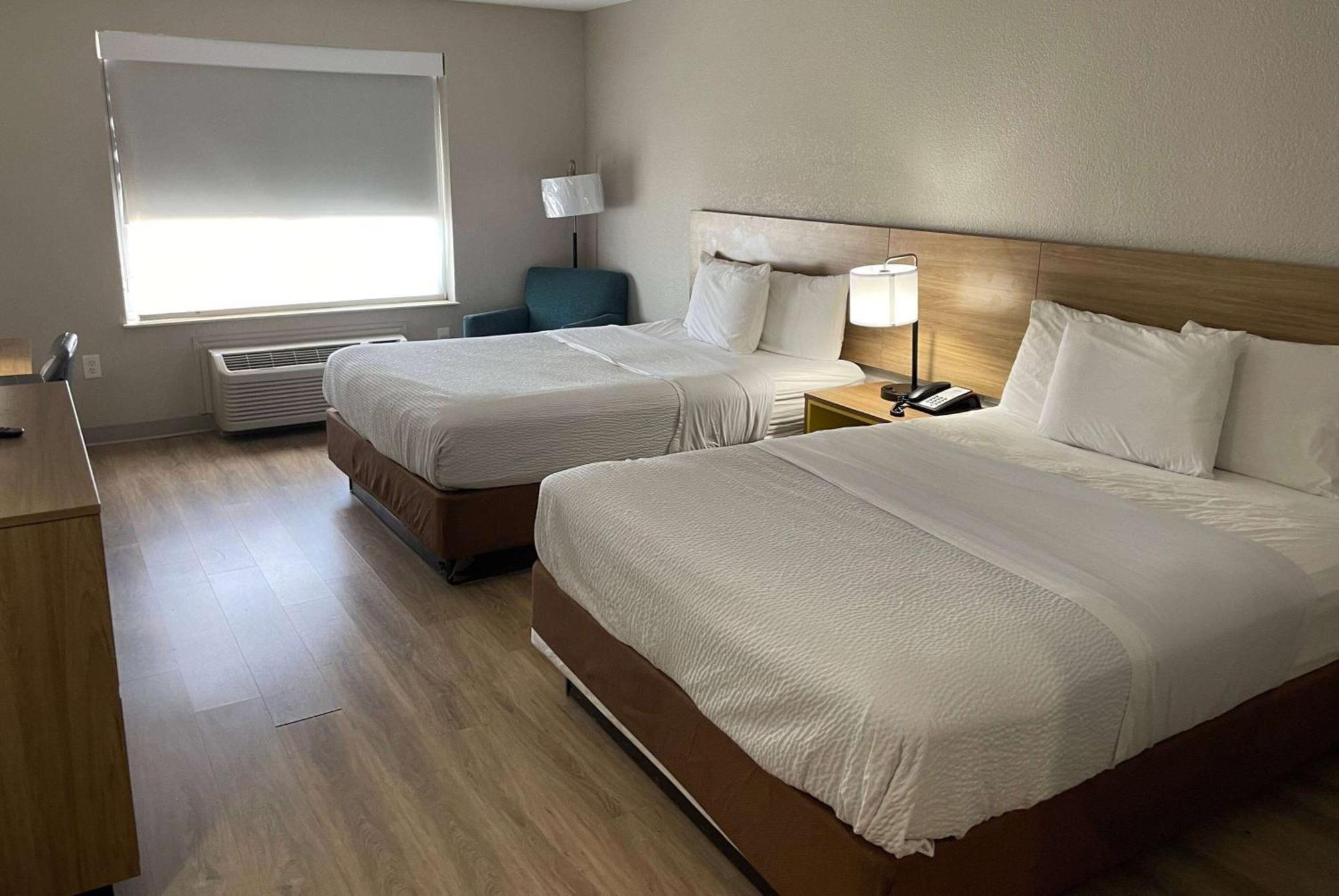 Days Inn By Wyndham Dallas Garland West מראה חיצוני תמונה
