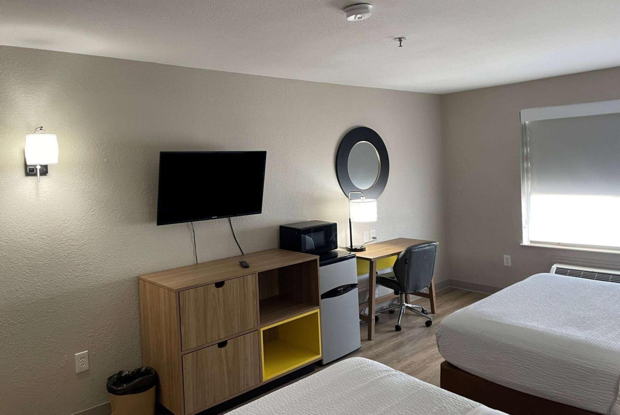 Days Inn By Wyndham Dallas Garland West מראה חיצוני תמונה